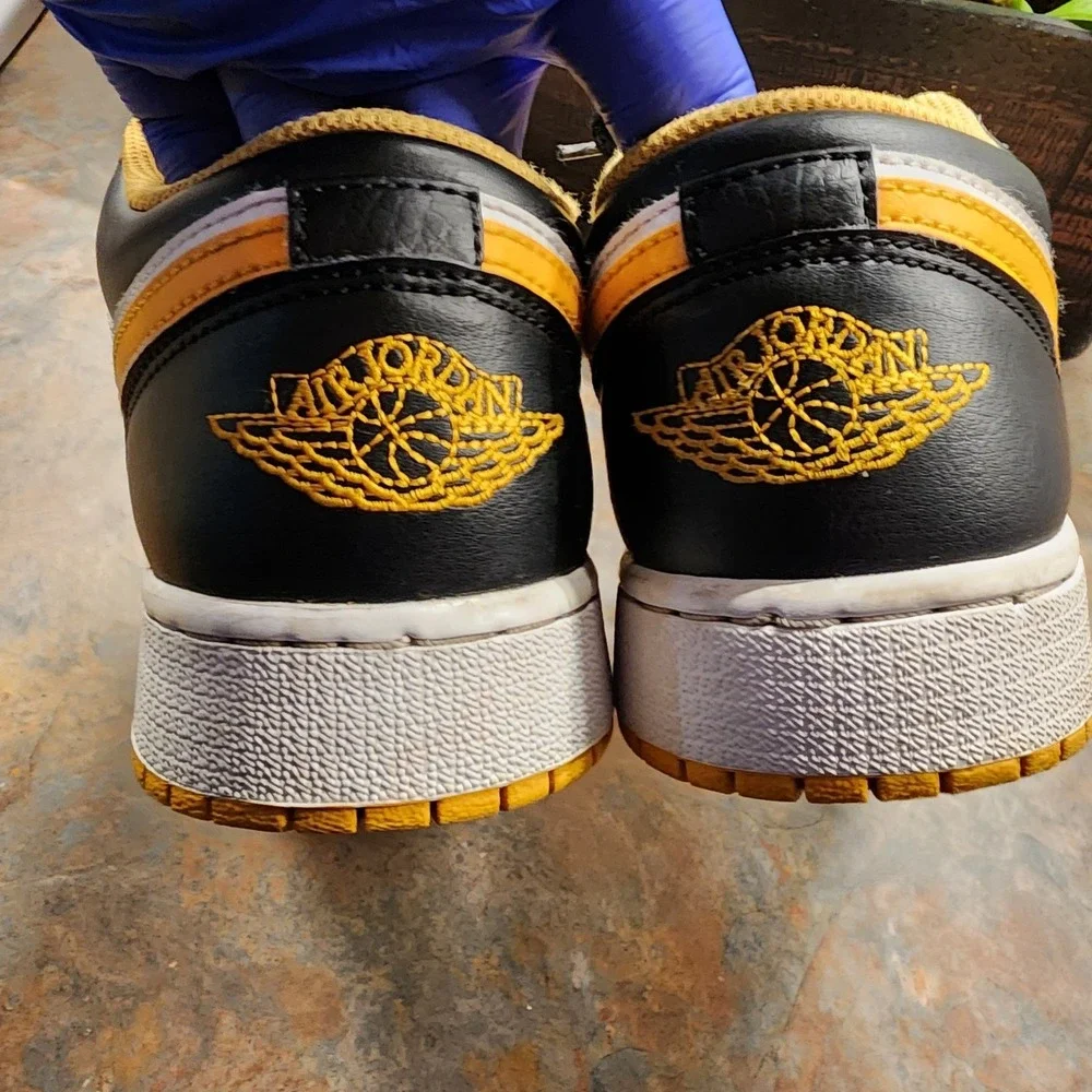 Nike Air Jordan 1 Retro Low GS Taxi Yellow Black White 553560-701 6.5Y =Women8.5